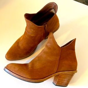 Poppy Barley Two Point Five Limited Edition Size 8.5